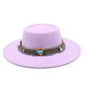 Détail d'un chapeau en feutre violet avec bande tissée colorée et pierre turquoise - M (56-58cm) / Violet Taro