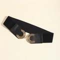Dettaglio di una cintura elastica nera con fibbia in metallo dorato e trama a spirale - Nero