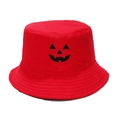 Detalle del bordado de calabaza de Halloween en este vibrante gorro de pescador rojo - M (56-58cm) / Rojo