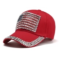 Gorra roja con bandera de EE. UU. en pedrería y borde brillante decorado - Rojo