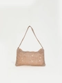 Makrodetail aus champagner-goldenem Strass-Netzgewebe auf einer eleganten Mini-Bag - Champagner