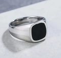 Anillo de sello para hombre en acero inoxidable plateado con incrustación negra cuadrada - US 7 / Plata Pequeño