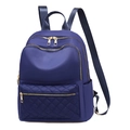 Zaino in tessuto oxford blu scuro trapuntato con cerniere dorate e spalline regolabili - Blu scuro