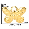 Detalle de colgante de mariposa dorada con dimensiones 0,9 cm alto y 1,2 cm ancho - Colgante / Dorado