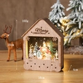 Kerst houten huis decoratie met LED licht sneeuwpop en boom scène 16x20cm - Plat Huis Sneeuwpop
