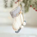 Ornamento natalizio a pattino da ghiaccio in maglia bianca con pelliccia sintetica e pompon - Slitta in maglia