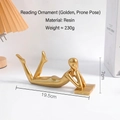 Scultura moderna di figura che legge in resina dorata per decoro casa lusso 19,5x7cm - Lettura a Pancia in Giù / Oro