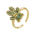 Detailaufnahme eines goldenen Rings mit grünem Strass besetztem 3D-Bären-Design im Nahaufnahme - Gold Grüner Zirkonia