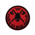 Parche bordado táctico vikingo con hachas y casco en insignia redonda roja y negra - W Doble Hacha (V01567-1) / 8cm