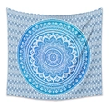 Détail du motif mandala bleu et blanc sur une tapisserie décorative bohème - 73X95CM / Bleu Blanc Symétrique Mandala (ZJ111202)