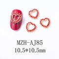 Vue détaillée du charm à ongles cœur rouge avec base dorée et dimensions de 10,5 mm - Grand Cœur Rouge (AJ85)