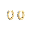 Dettaglio di orecchini a cerchio dorati con cristalli azzurri incastonati su sfondo bianco - Clip a Cerchio (W80336) / 24k / Cerchio da 3mm / Oro+Zircone Blu