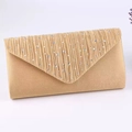 Champagnerfarbene Abendtasche mit Falten, Strasssteinen und Crossbody-Kette in edler Optik - Gold