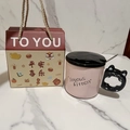 Pink ceramic cat mug with lid and spoon in a festive gift box for cat lovers - Small Gift Box / Black