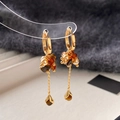 Orecchini pendenti con occhio di tigre e perle con catene dorate stile vintage - Clip per orecchio marrone oro