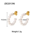 Vista detallada de aretes de perlas en forma de C con perlas de 4mm y dorado - Estilo de Perla en Forma de C Simple (JDE201396)