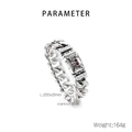 Dettaglio del bracciale da uomo a catena con teschio da 20mm e occhi di pietre rosse - Colore Acciaio (KB186916-KJX)