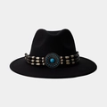 Détail d'un chapeau fedora noir à larges bords avec bande perlée ethnique et boucle métal - M (56-58cm) / Style 12-Boucle Métallique Ronde Perles Turquoises (AL-BNM9)