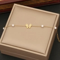 Elegante collana a farfalla dorata con perle e gemma rosa su scatola da gioielli - Bracciale (Stile 2)