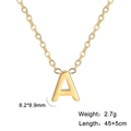 Dettaglio pendente lettera A dorata con dimensioni 8,2x8,9mm e catena da 45+5cm - Lettera A