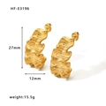 Onregelmatige gegolfde 18K vergulde oorbellen, maat 27x12mm, studiofoto op wit decor - 18K goud / Goud