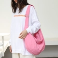 Borsa a tracolla hobo in nylon rosa con ampia tracolla regolabile e capiente - Rosa Rosso