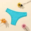 Helblauwe katoenen Braziliaanse string voor dames met een geribbelde textuur en lage taille - S (30) / Middelblauw