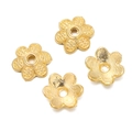 Vue détaillée de quatre calottes de perles en alliage doré pour la création de bijoux DIY - Modèle 03 (Environ 7,5 * 8 mm) 20 pièces