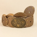 Détail d'une ceinture bohème avec boucle en métal gaufré et rivets dorés décoratifs - Bronze Champagne / 100cm