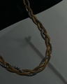 Détail de chaînes tressées dorées et argentées multicouches avec placage en or 18 carats - 45cm / Bicolore Or et Argent