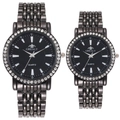 Gros plan de montres à quartz noir pour couples avec lunette strass et métal - Femmes Boîtier Noir Cadran Noir