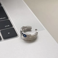 Anello in argento S925 con zirconi blu e bianchi su superficie di laptop - Set di anelli con texture irregolare e zirconia blu (J1638)