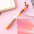 Penna a sfera multicolore 6-in-1 Capybara con simpatico topper a forma di cartone animato - Capibara Seduto Su Loto