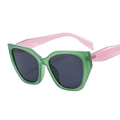 Occhiali da sole chic cat-eye con montura verde bosco e stanghette rosa traslucido - Montatura Verde Stanghetta Viola Lenti Grigie