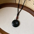 Collana con ciondolo a ciambella in resina di ebano nero e cordino in corda nera - Stile 65 (65#)