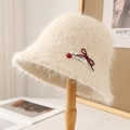 Sombrero de pescador en piel sintética beige con un bonito lazo rojo - M (56-58cm) / Beige (Estilo Etiqueta Satinada)