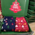 Confezione regalo da 2 paia di calze natalizie con alberi blu e renne rosse lavorate - Taglia Unica(35-42) / 2 Paia Albero di Natale + Pupazzo di Neve Scatola Verde