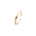 Detalle de anillo ajustable dorado con esmalte blanco, corazón rojo y circonitas - Abierto Ajustable / Blanco