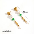 Pendientes de caracola y pez en oro de 18k con perlas blancas y cuentas verdes, 75mm - Estilo de Perla Barroca en Espiral con Colgante de Pez (TE60433)