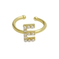 Verstellbarer 18k vergoldeter Ring mit dem Buchstaben E und weißen Perlenbesatz - Buchstabe E / Gold