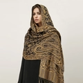Detailansicht der schwarz-goldenen Paisley-Muster und Fransen am luxuriösen Kaschmir-Schal - T368-06 Schwarz Gold