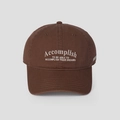 Detalle del bordado blanco en una gorra de béisbol de algodón marrón oscuro - M (56-58cm) / café