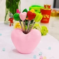 Rosa herzförmige Basis mit bunten Edelstahl-Obstgabeln im Set für Zuhause - Rosa Herz Basis + 10 Gemischte Gabeln