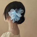 Elegante pinza para el pelo con flor de organza azul claro y borla de perlas - Azul