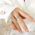 Minimalistische zilveren geometrische open ring met een glad en modern oppervlak - US 7 / Staalkleur