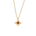 Collana con pendente a stella dorata e pietra centrale verde smeraldo su fondo bianco - Collana-Oro-Zircone verde