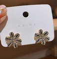 Pendientes de flores chapados en oro con circonitas brillantes y detalles negros - 10# Flor Poste de Plata