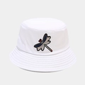Dettaglio del ricamo a libellula su un cappello alla pescatora in tela bianca testurizzata - M (56-58cm) / Bianco