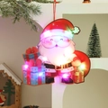 Détail d'un pendentif LED Père Noël avec boîtes cadeaux colorées et lumières de fête - Père Noël