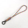 Porte-clés en paracorde tressée arc-en-ciel avec mousqueton noir et nœud robuste - Style Long / Arc-en-ciel